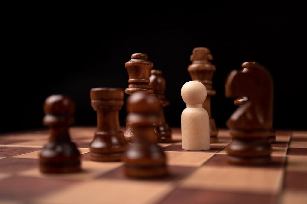 Tablero de ajedrez peón competencia desleal