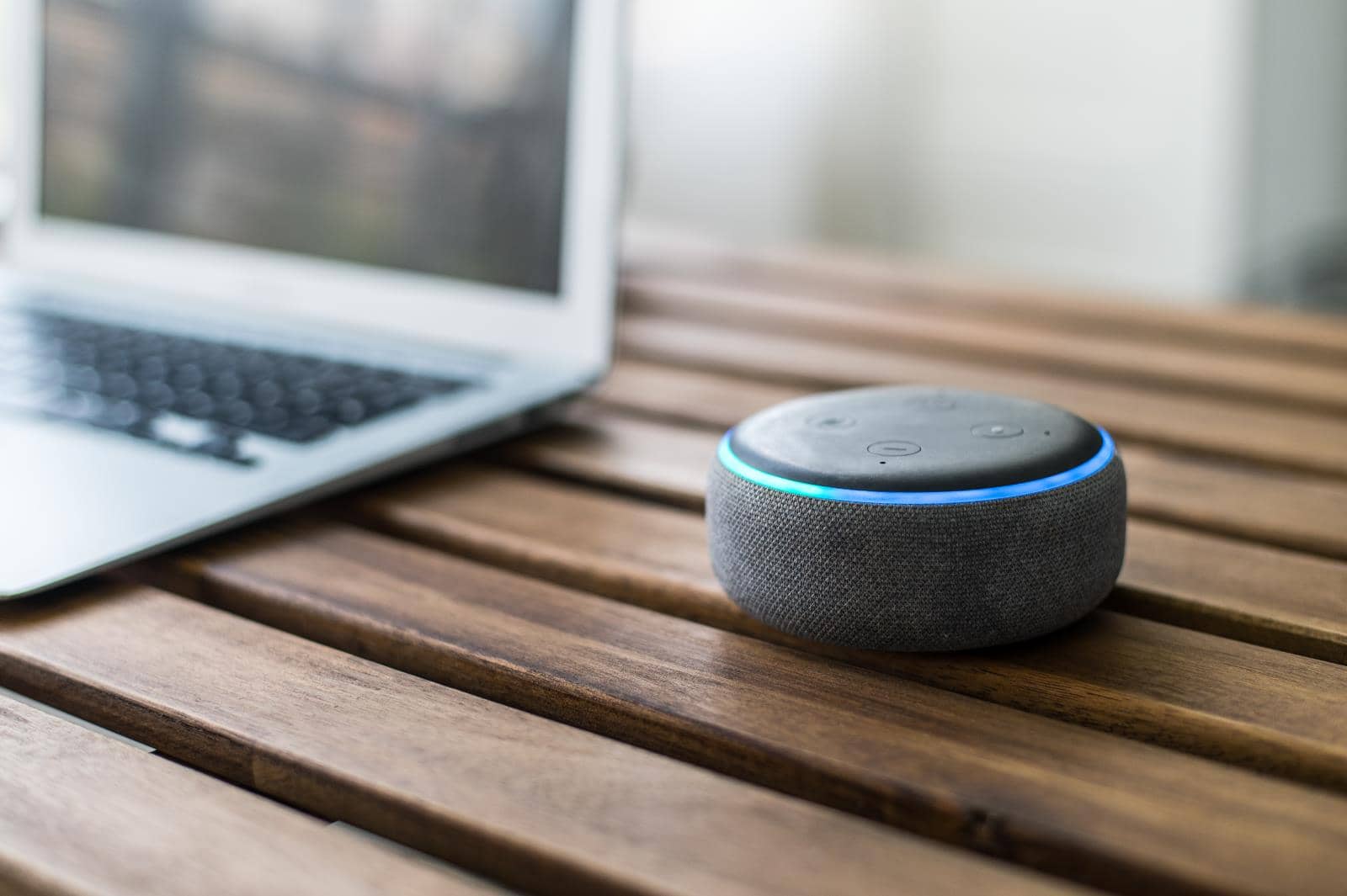 Cómo hacer que los altavoces inteligentes  Echo y Google Home sean lo  más privados posible